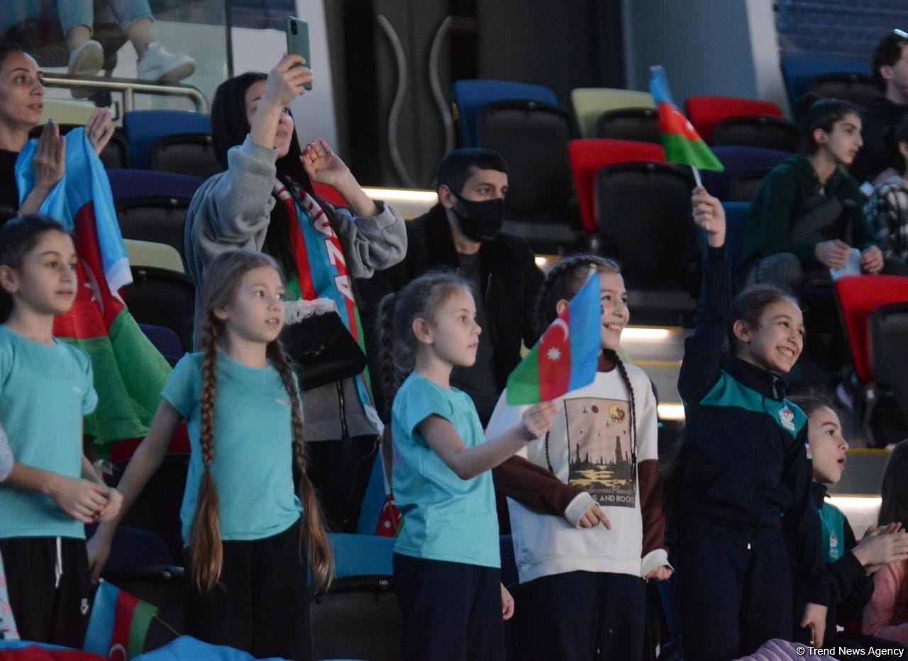 Azerbaijani athlete leading in ball exercises at FIG Rhythmic Gymnastics World Cup in Baku (PHOTO)