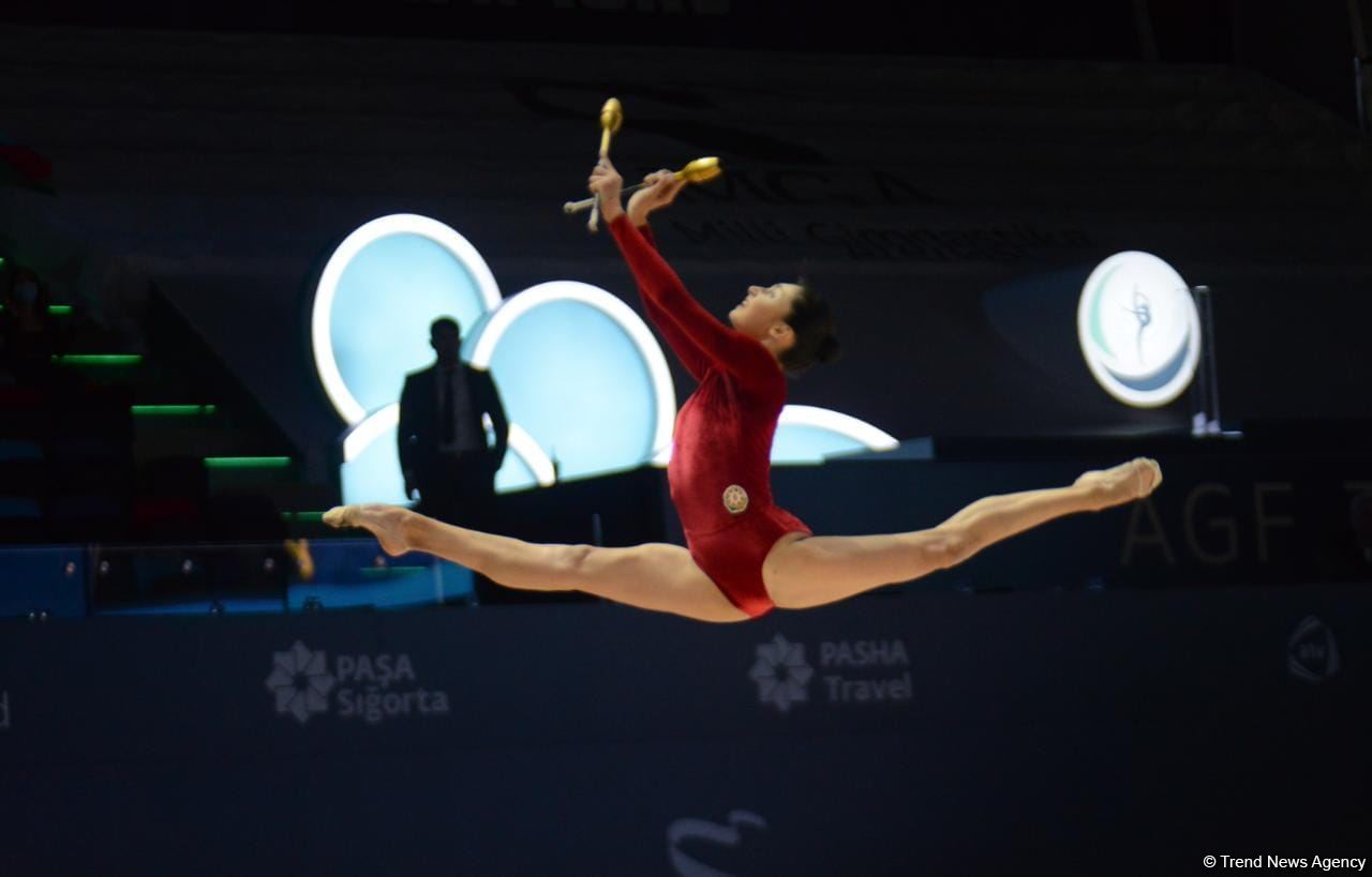 Azerbaijani athletes present program with clubs at 9th FIG World Cup in Baku (PHOTO)