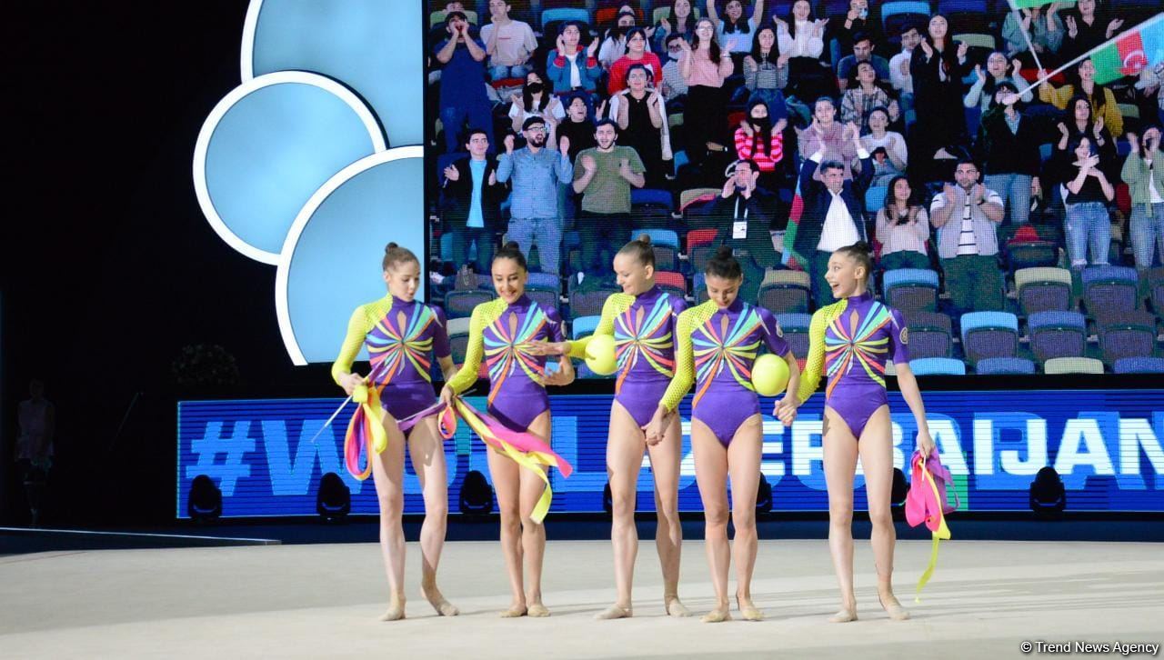 Azerbaijani team wins first intermediate place in exercise with three ribbons and two balls (PHOTO)