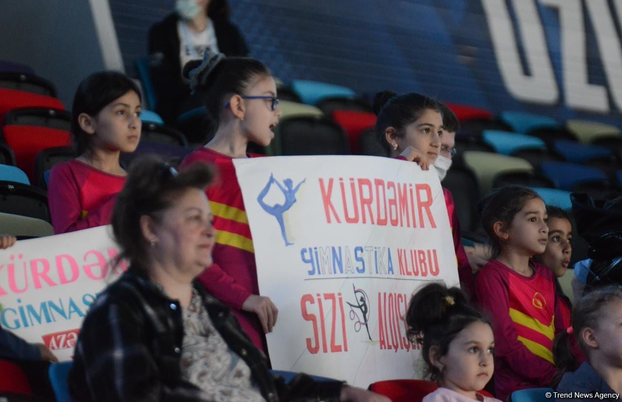 Brightness and beauty - spectators delighted with performance of participants of 9th FIG Rhythmic Gymnastics World Cup in Baku (PHOTO)