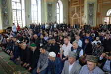 Ramadan holiday prayer carried out at Azerbaijani mosques (PHOTO)
