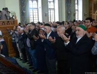 Ramadan holiday prayer carried out at Azerbaijani mosques (PHOTO)