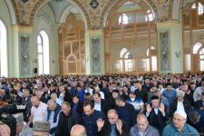Ramadan holiday prayer carried out at Azerbaijani mosques (PHOTO)