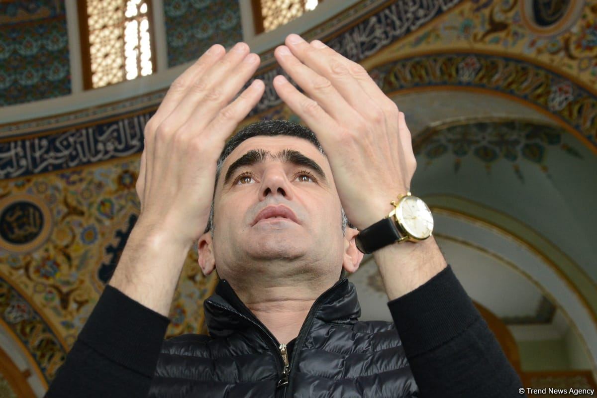 Ramadan holiday prayer carried out at Azerbaijani mosques (PHOTO)