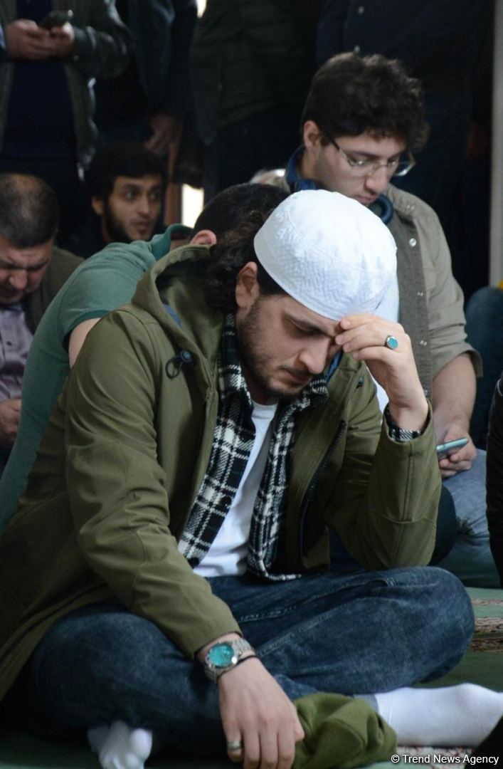 Ramadan holiday prayer carried out at Azerbaijani mosques (PHOTO)