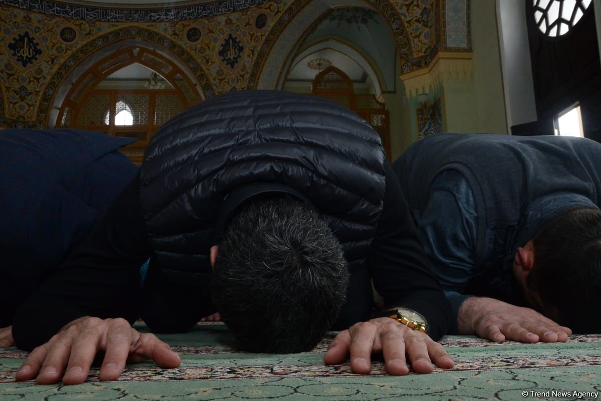 Ramadan holiday prayer carried out at Azerbaijani mosques (PHOTO)