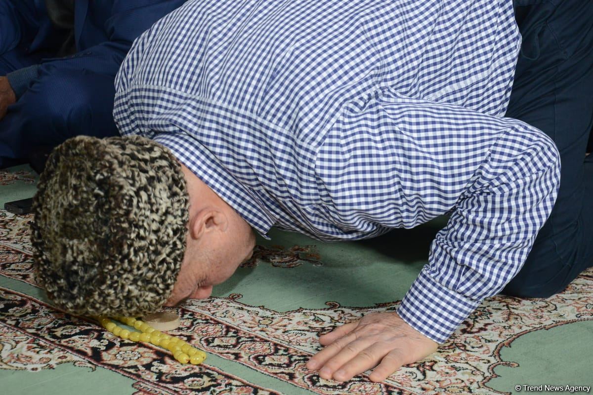 Ramadan holiday prayer carried out at Azerbaijani mosques (PHOTO)