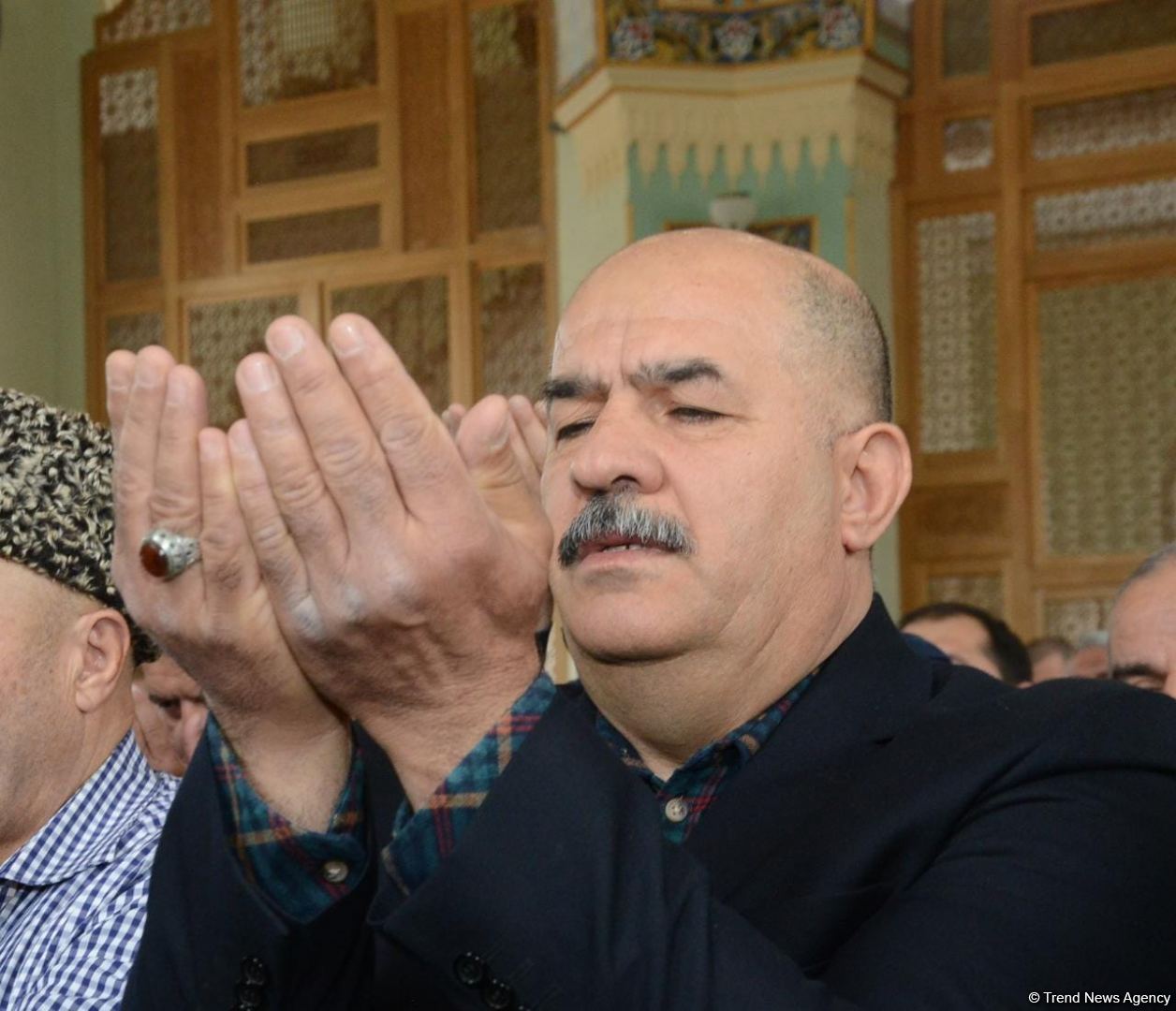 Ramadan holiday prayer carried out at Azerbaijani mosques (PHOTO)