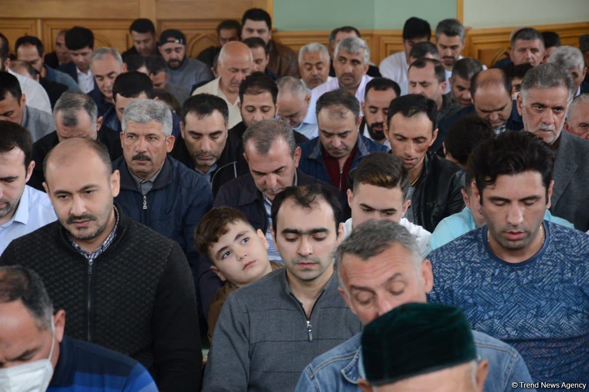Ramadan holiday prayer carried out at Azerbaijani mosques (PHOTO)