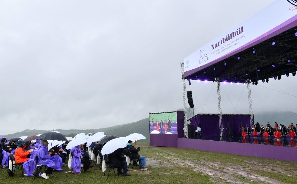 President Ilham Aliyev, First Lady Mehriban Aliyeva attend opening of 5th “Kharibulbul” International Folklore Festival  (PHOTO/VIDEO)