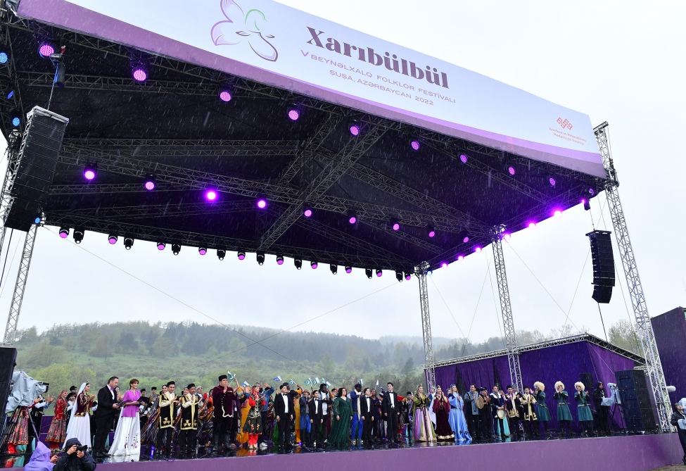 President Ilham Aliyev, First Lady Mehriban Aliyeva attend opening of 5th “Kharibulbul” International Folklore Festival  (PHOTO/VIDEO)