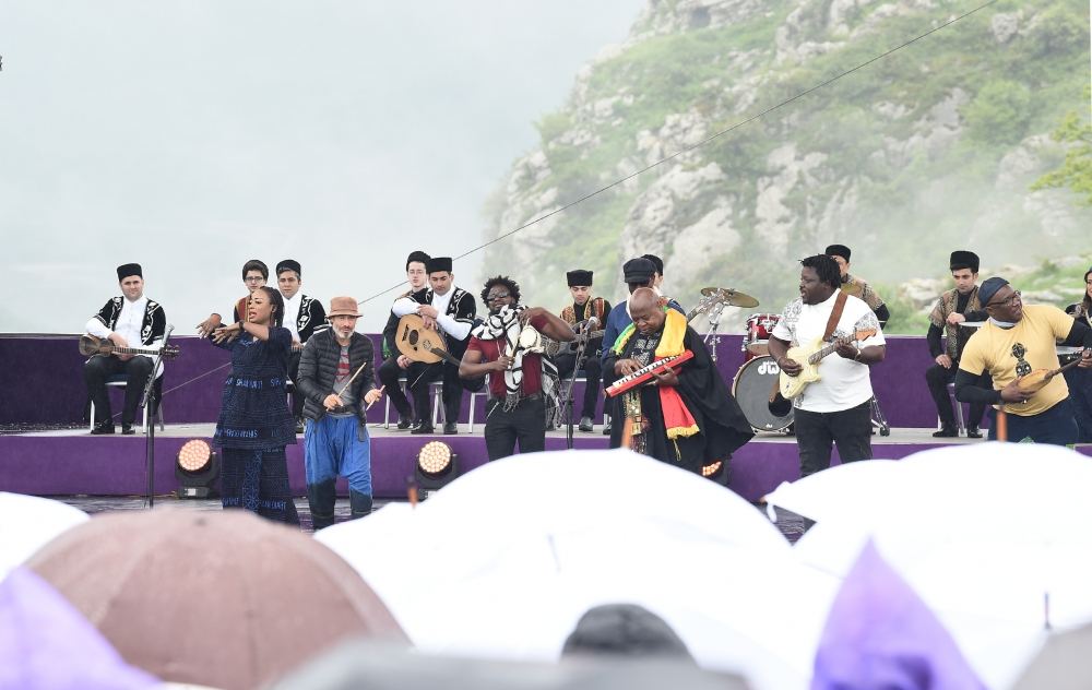 President Ilham Aliyev, First Lady Mehriban Aliyeva attend opening of 5th “Kharibulbul” International Folklore Festival  (PHOTO/VIDEO)