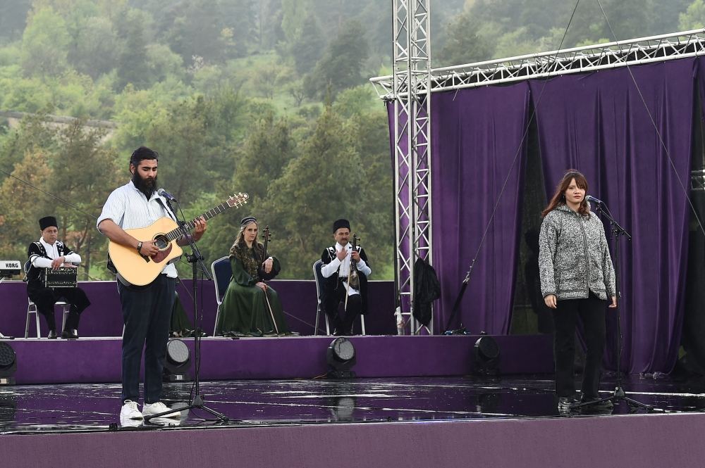 President Ilham Aliyev, First Lady Mehriban Aliyeva attend opening of 5th “Kharibulbul” International Folklore Festival  (PHOTO/VIDEO)