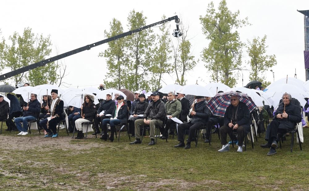 President Ilham Aliyev, First Lady Mehriban Aliyeva attend opening of 5th “Kharibulbul” International Folklore Festival  (PHOTO/VIDEO)