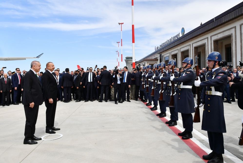 President Ilham Aliyev arrives in Turkiye for working visit (PHOTO)