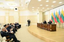 Presidents of Azerbaijan, Lithuania make statements for press (PHOTO/VIDEO)