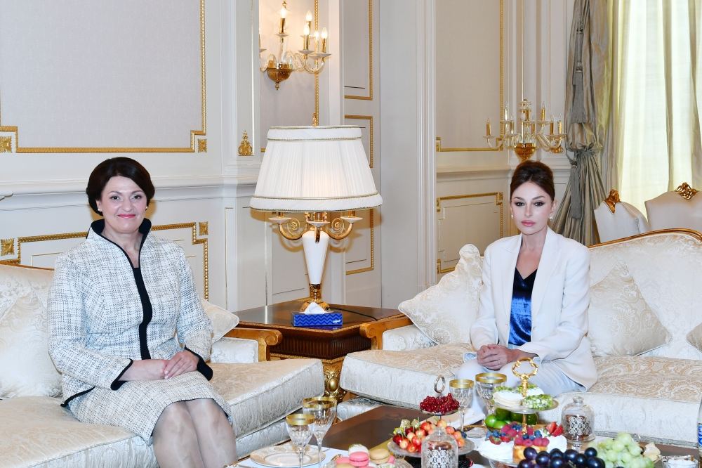Azerbaijani, Lithuanian first ladies meet (PHOTO)
