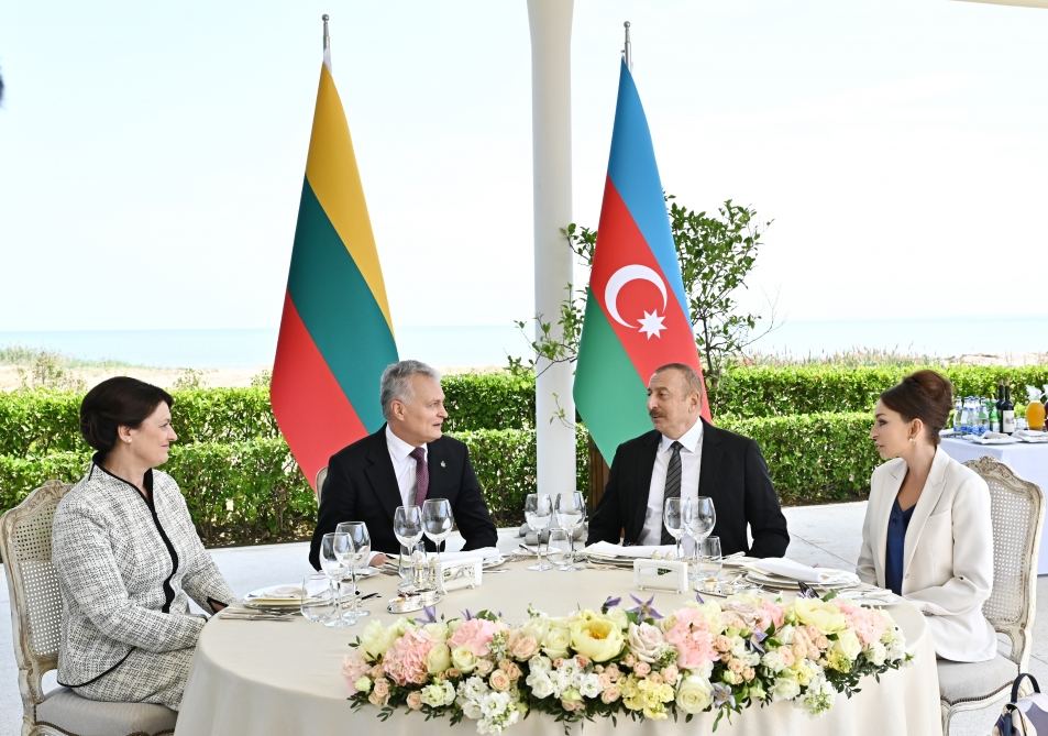 Official dinner hosted on behalf of President Ilham Aliyev, First Lady Mehriban Aliyeva in honor of President Gitanas Nausėda, First Lady Diana Nausėdienė (PHOTO/VIDEO)