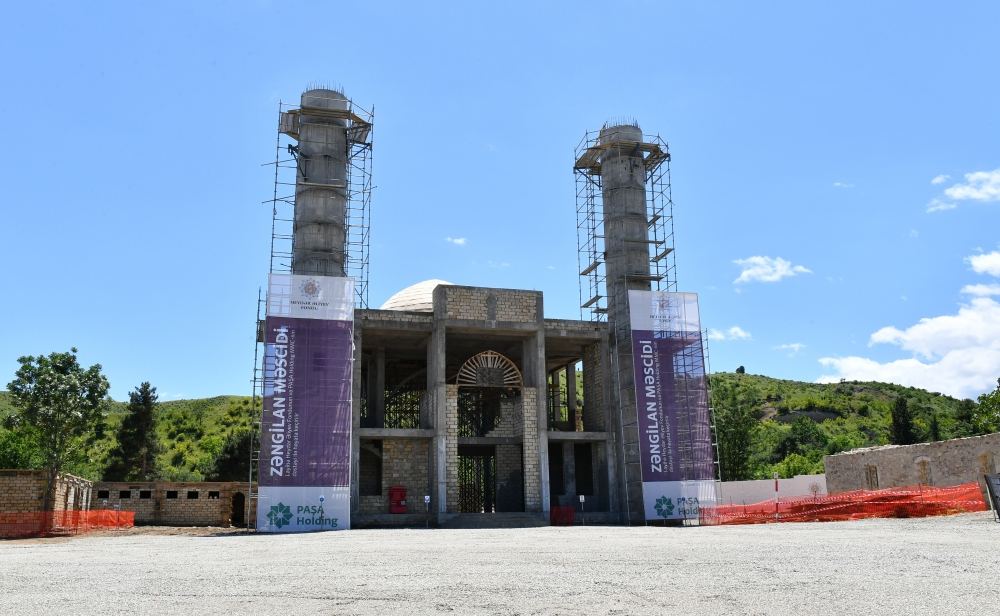 President Ilham Aliyev, First Lady Mehriban Aliyeva view construction of Zangilan mosque (PHOTO/VIDEO)