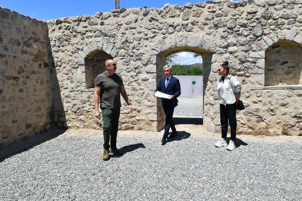 President Ilham Aliyev, First Lady Mehriban Aliyeva view construction of Zangilan mosque (PHOTO/VIDEO)