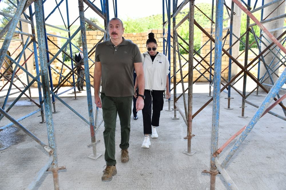 President Ilham Aliyev, First Lady Mehriban Aliyeva view construction of Zangilan mosque (PHOTO/VIDEO)