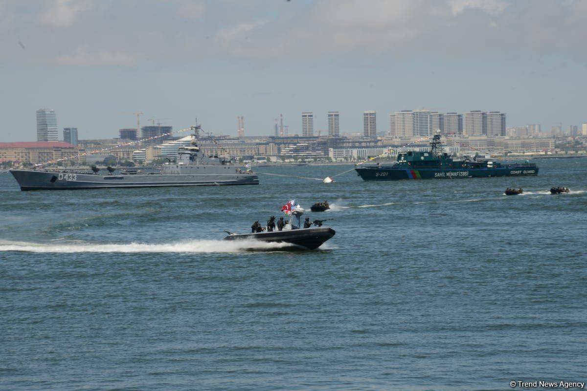 Specialized troops of Azerbaijani Navy forces perform various maneuvers within framework of TEKNOFEST festival in Baku (PHOTO/VIDEO)