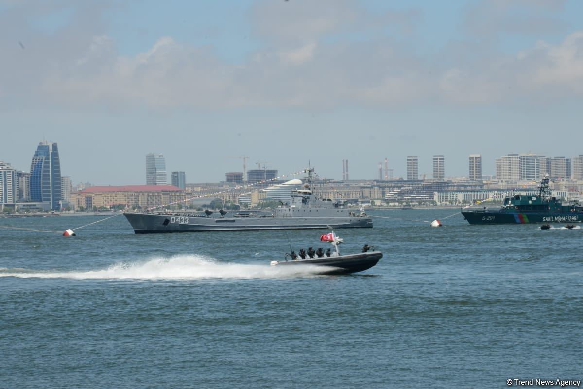 Specialized troops of Azerbaijani Navy forces perform various maneuvers within framework of TEKNOFEST festival in Baku (PHOTO/VIDEO)