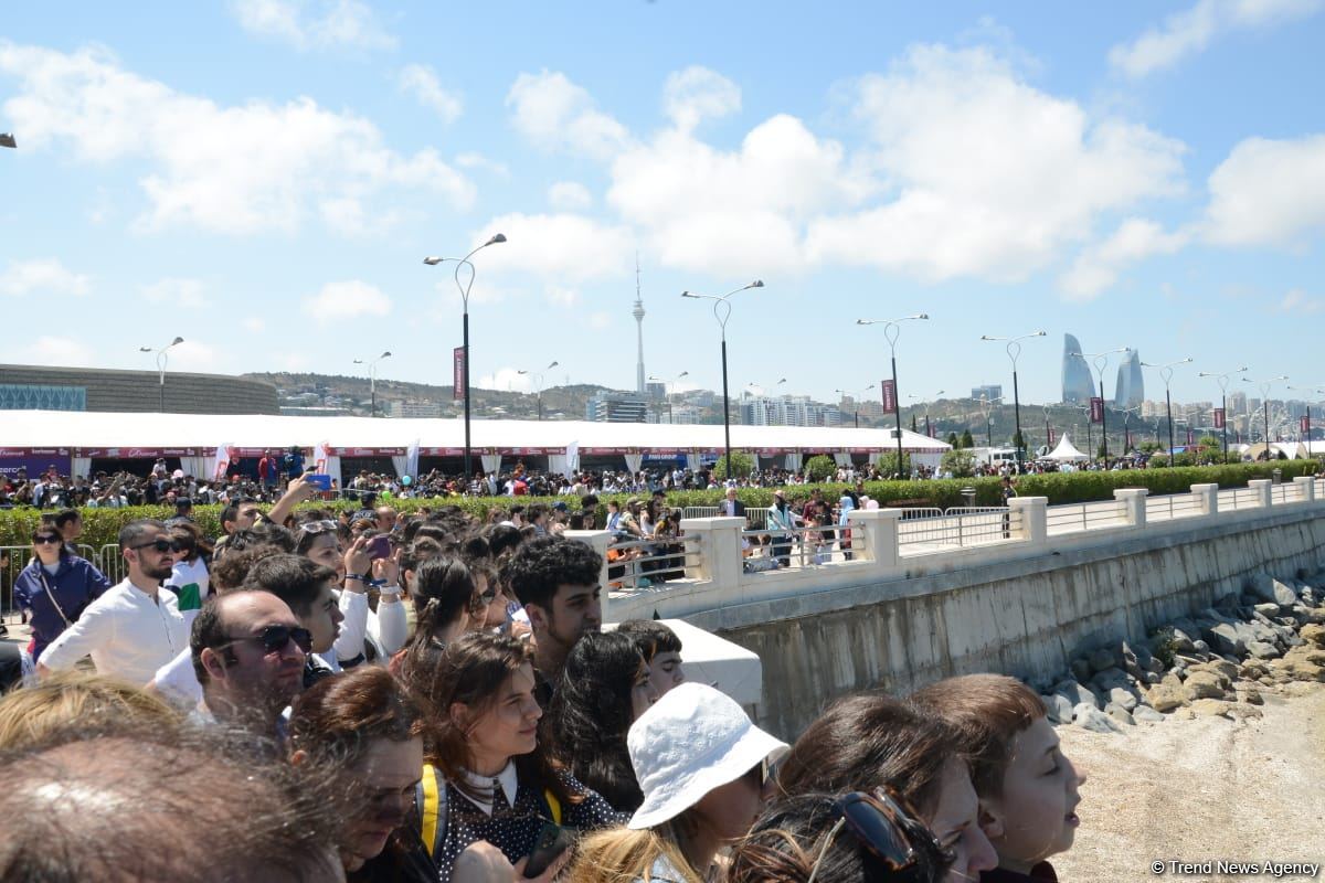 Specialized troops of Azerbaijani Navy forces perform various maneuvers within framework of TEKNOFEST festival in Baku (PHOTO/VIDEO)