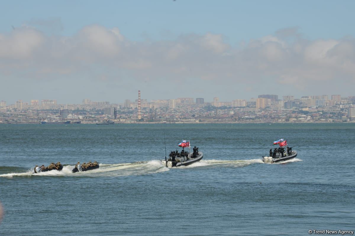 Specialized troops of Azerbaijani Navy forces perform various maneuvers within framework of TEKNOFEST festival in Baku (PHOTO/VIDEO)