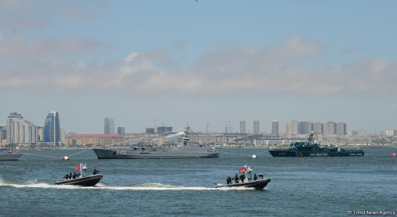 Specialized troops of Azerbaijani Navy forces perform various maneuvers within framework of TEKNOFEST festival in Baku (PHOTO/VIDEO)