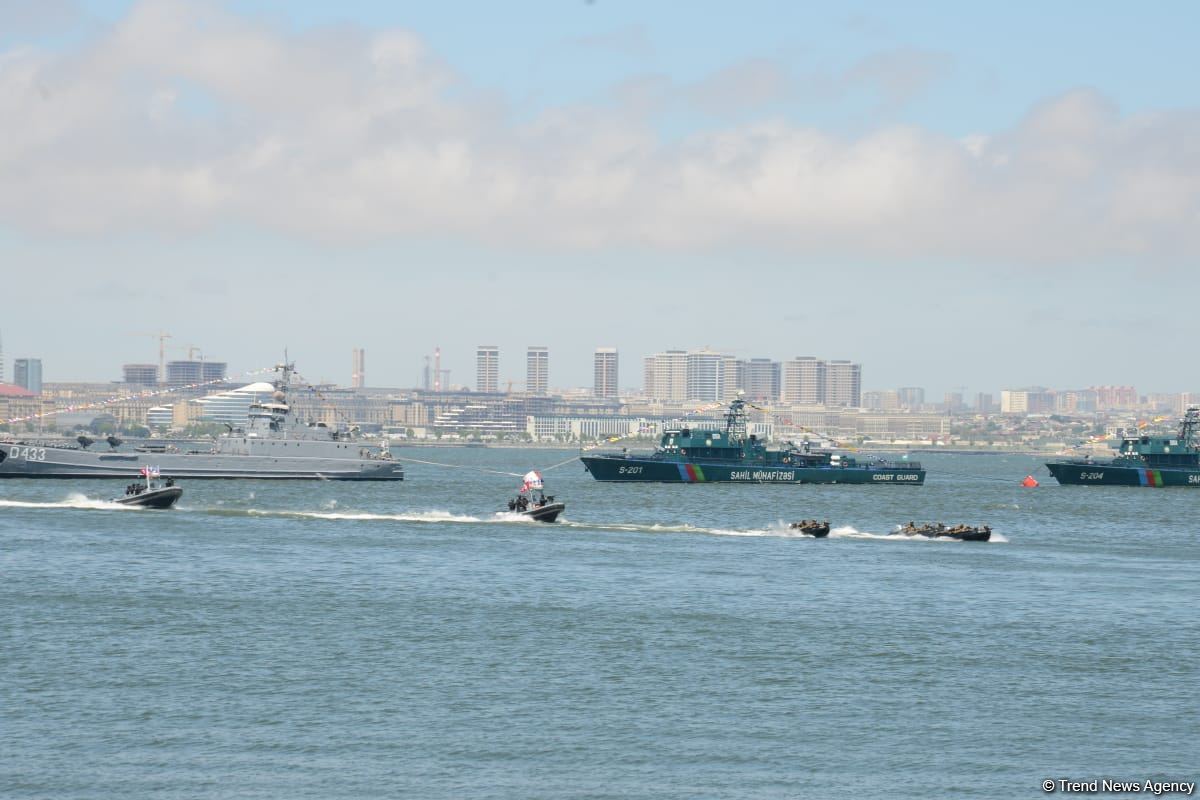 Specialized troops of Azerbaijani Navy forces perform various maneuvers within framework of TEKNOFEST festival in Baku (PHOTO/VIDEO)