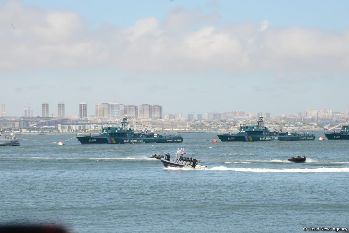 Specialized troops of Azerbaijani Navy forces perform various maneuvers within framework of TEKNOFEST festival in Baku (PHOTO/VIDEO)