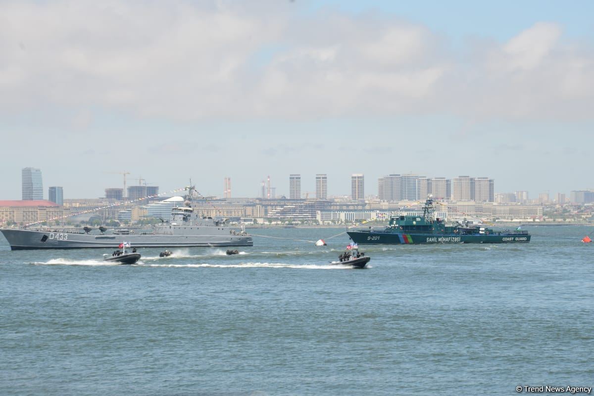 Specialized troops of Azerbaijani Navy forces perform various maneuvers within framework of TEKNOFEST festival in Baku (PHOTO/VIDEO)
