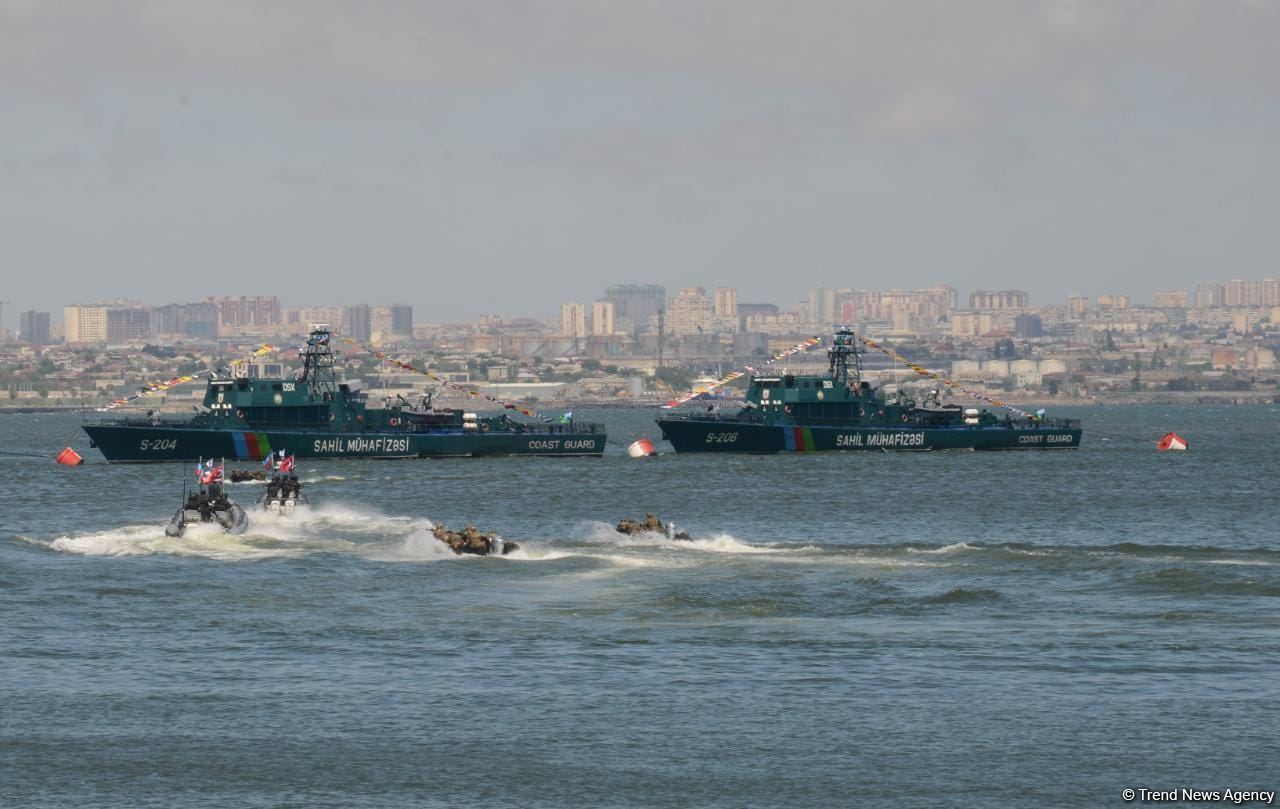 Specialized troops of Azerbaijani Navy forces perform various maneuvers within framework of TEKNOFEST festival in Baku (PHOTO/VIDEO)