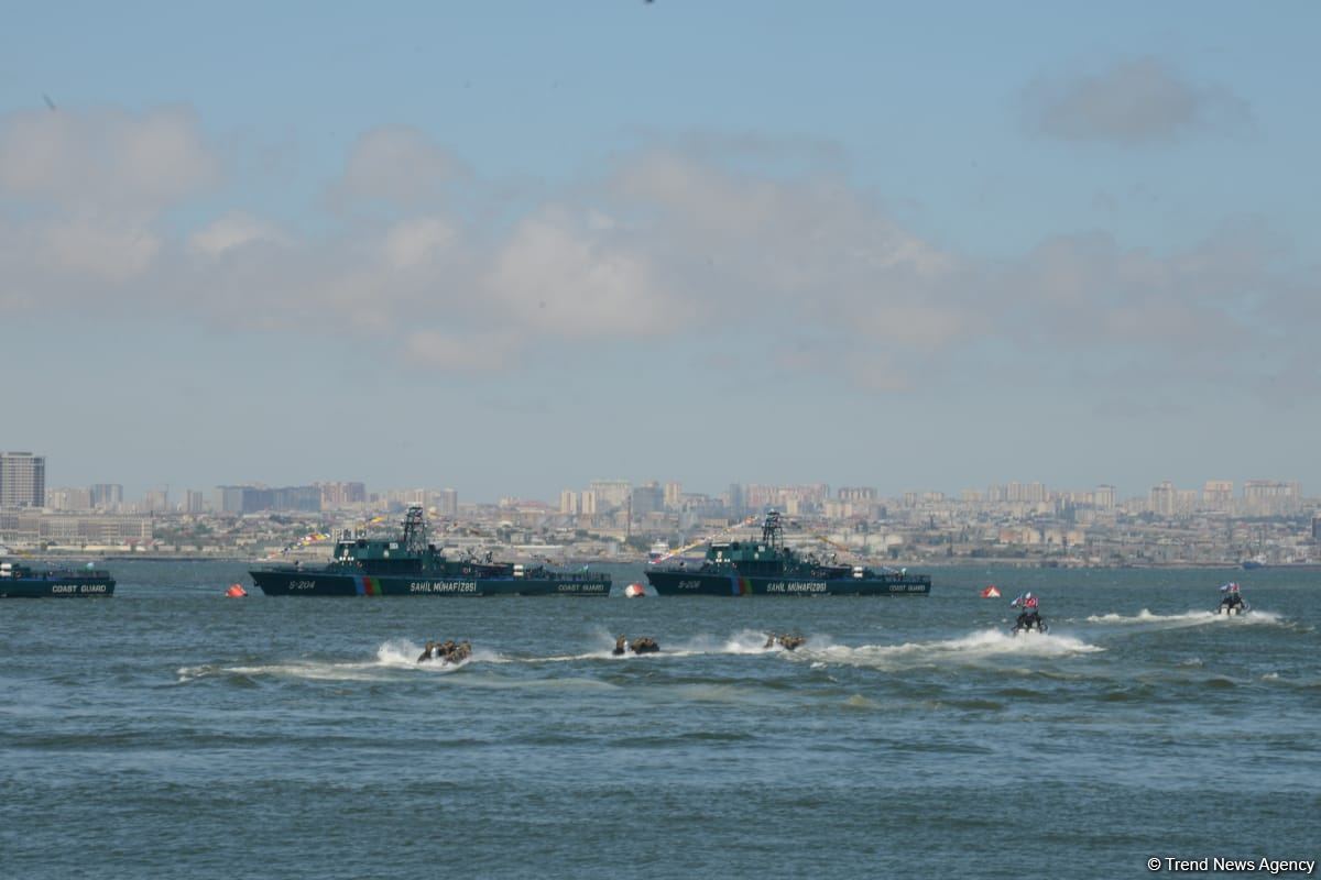 Specialized troops of Azerbaijani Navy forces perform various maneuvers within framework of TEKNOFEST festival in Baku (PHOTO/VIDEO)