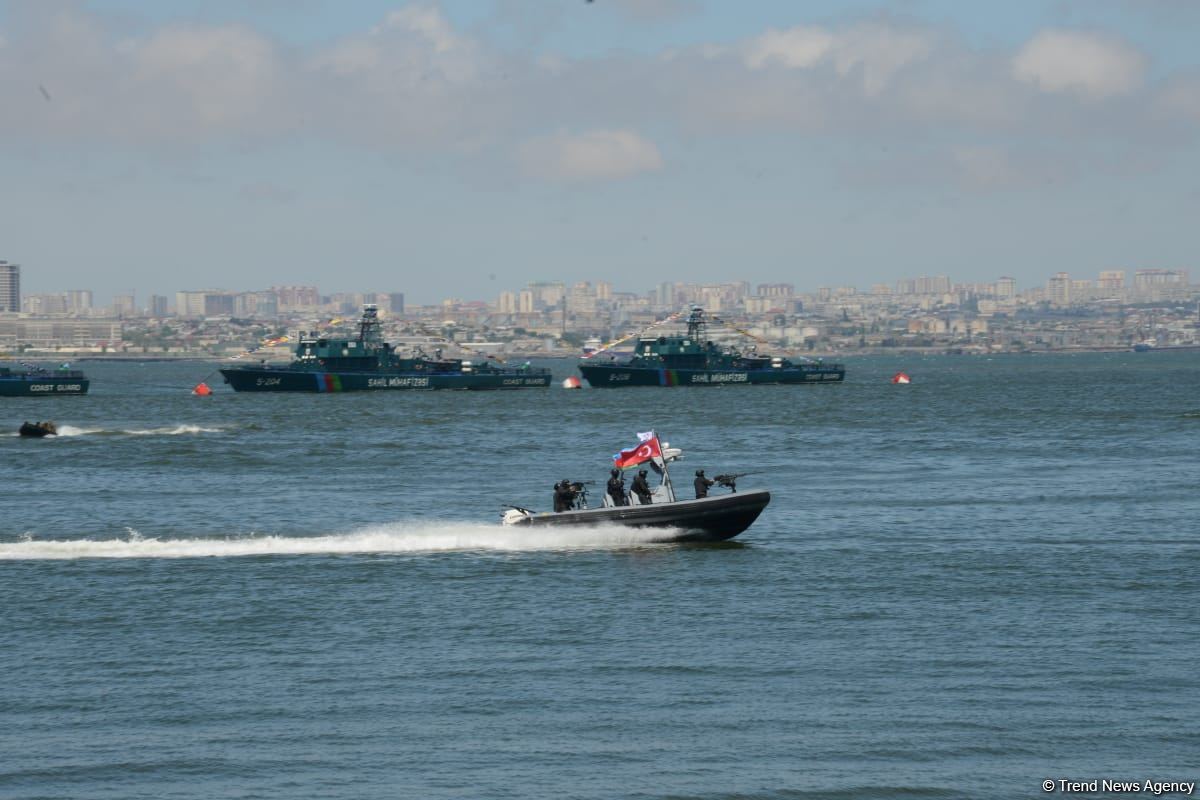 Specialized troops of Azerbaijani Navy forces perform various maneuvers within framework of TEKNOFEST festival in Baku (PHOTO/VIDEO)
