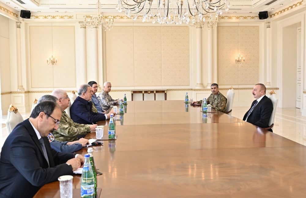 President Ilham Aliyev receives delegation led by Turkish National Defense Minister (PHOTO/VIDEO)