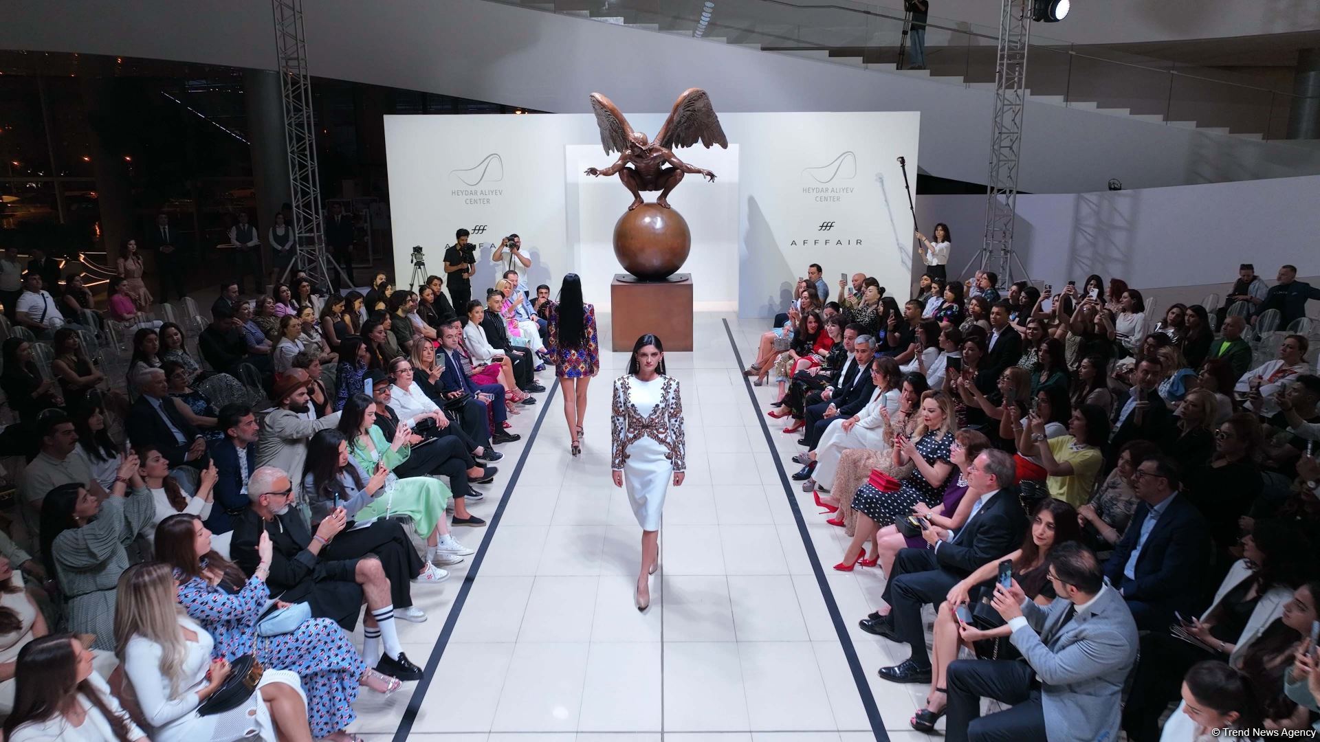 Azerbaijan holds presentation of new carpets, сolorful "AFFFAIR in Carpets" fashion show at Heydar Aliyev Center (PHOTO)