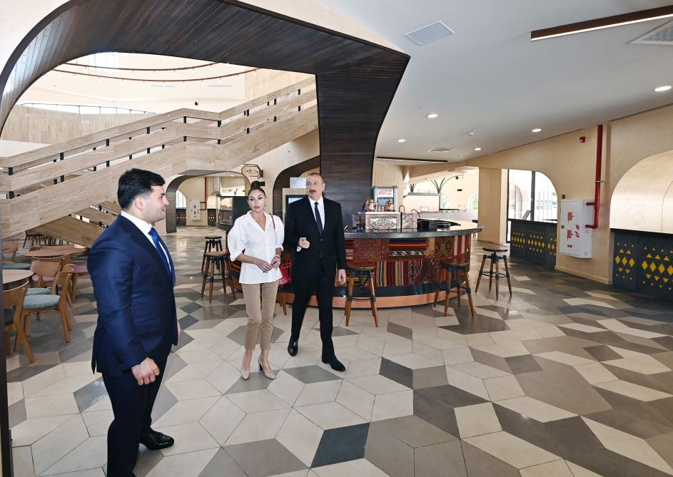 President Ilham Aliyev, First Lady Mehriban Aliyeva get acquainted with conditions created at “Sharg Bazari” complex (PHOTO/VIDEO)