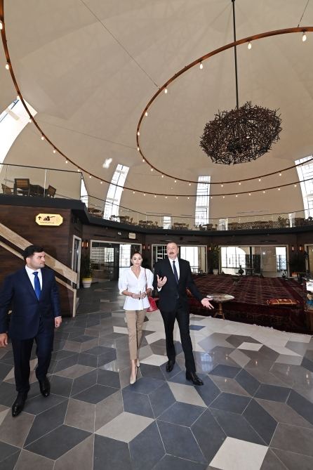 President Ilham Aliyev, First Lady Mehriban Aliyeva get acquainted with conditions created at “Sharg Bazari” complex (PHOTO/VIDEO)
