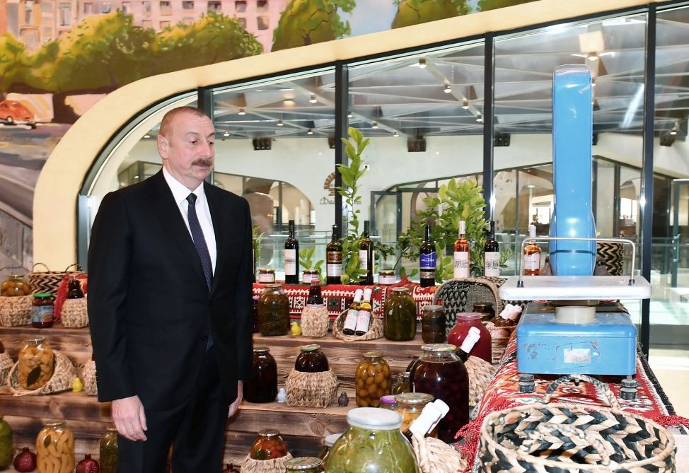 President Ilham Aliyev, First Lady Mehriban Aliyeva get acquainted with conditions created at “Sharg Bazari” complex (PHOTO/VIDEO)