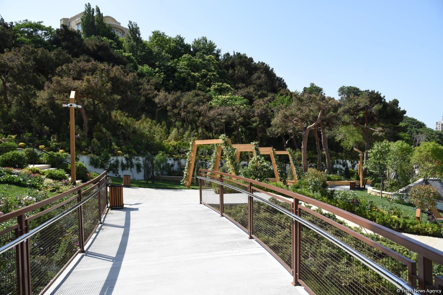 Baku residents thank President Ilham Aliyev for opening of new "Chambarakand" park (PHOTO/VIDEO)
