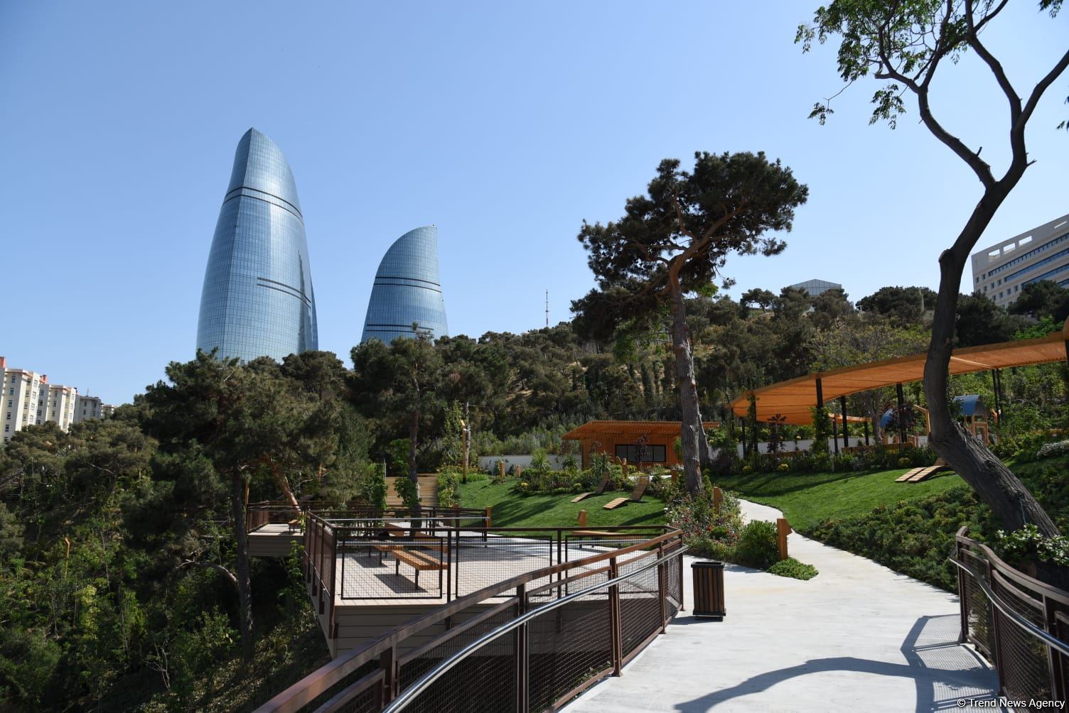 Baku residents thank President Ilham Aliyev for opening of new "Chambarakand" park (PHOTO/VIDEO)