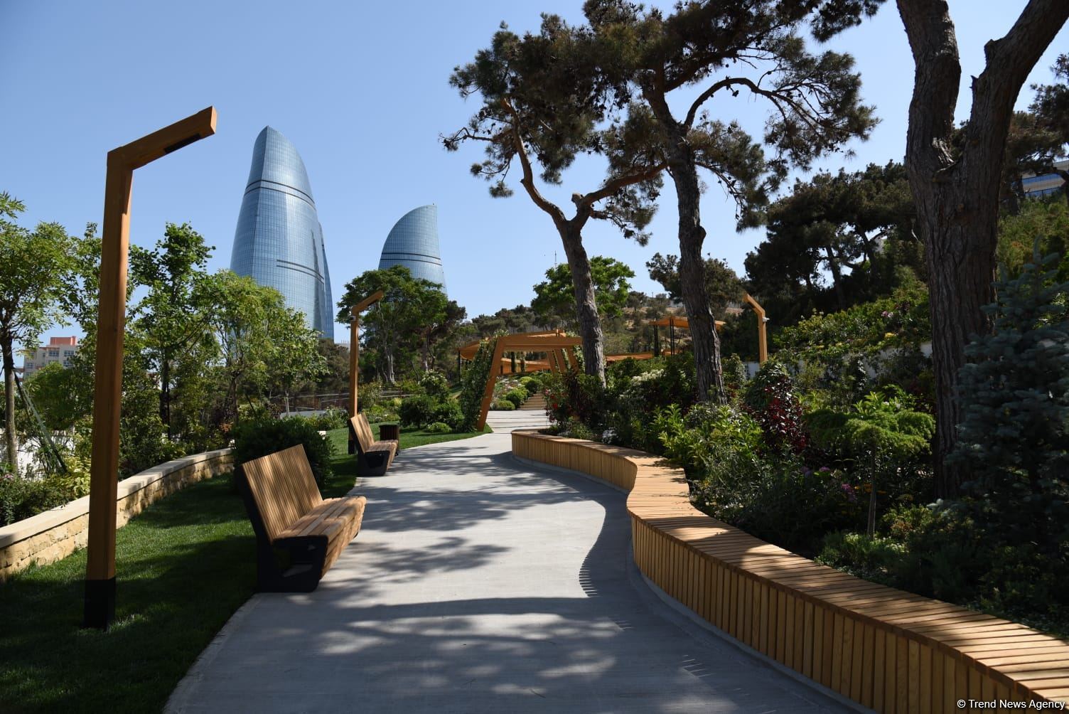 Baku residents thank President Ilham Aliyev for opening of new "Chambarakand" park (PHOTO/VIDEO)