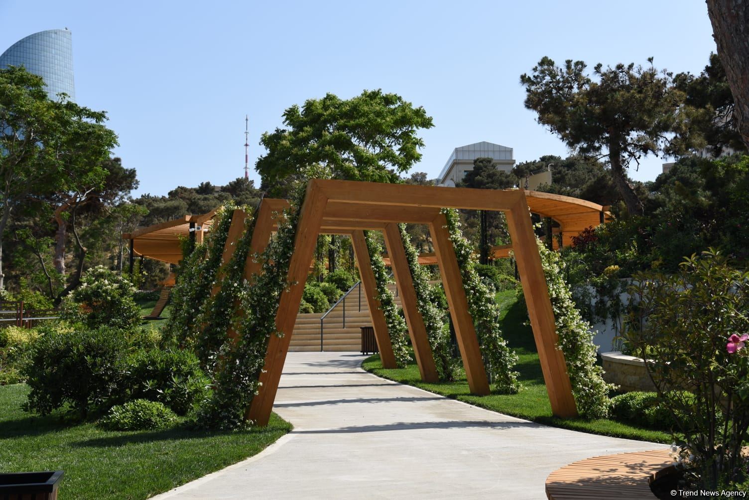 Baku residents thank President Ilham Aliyev for opening of new "Chambarakand" park (PHOTO/VIDEO)