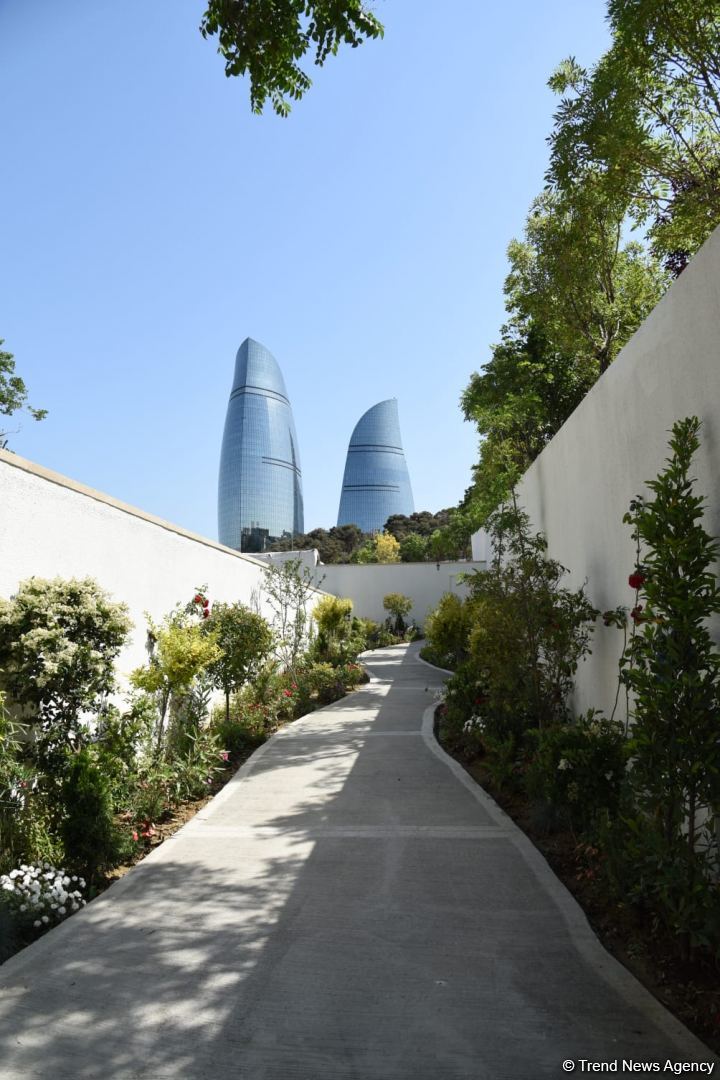 Baku residents thank President Ilham Aliyev for opening of new "Chambarakand" park (PHOTO/VIDEO)