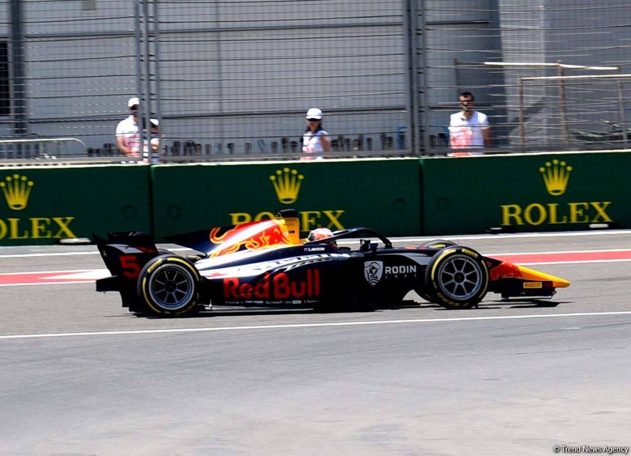 Formula 2 training session starts as part of Formula 1 Azerbaijan Grand Prix (PHOTO)