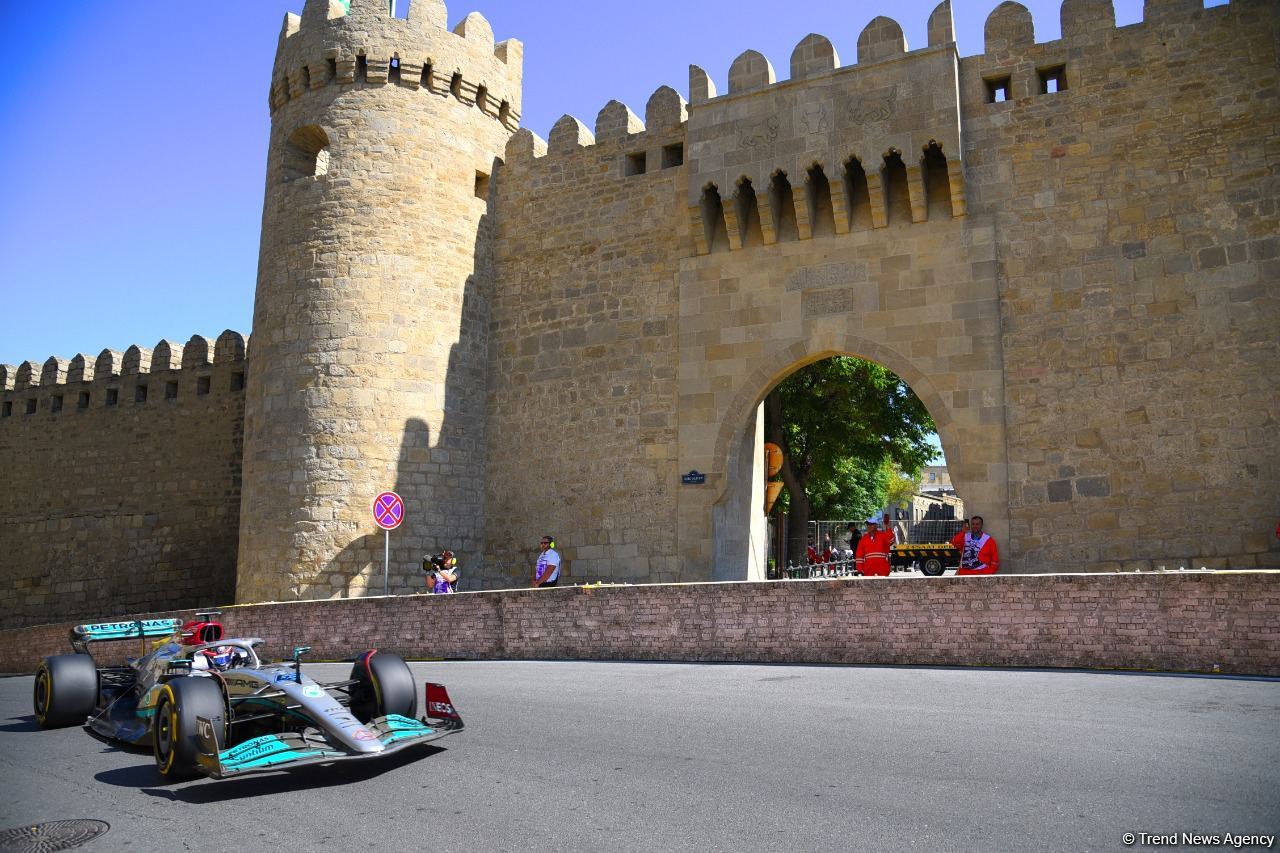 First practice session of F-1 drivers in Baku wraps up (PHOTO)