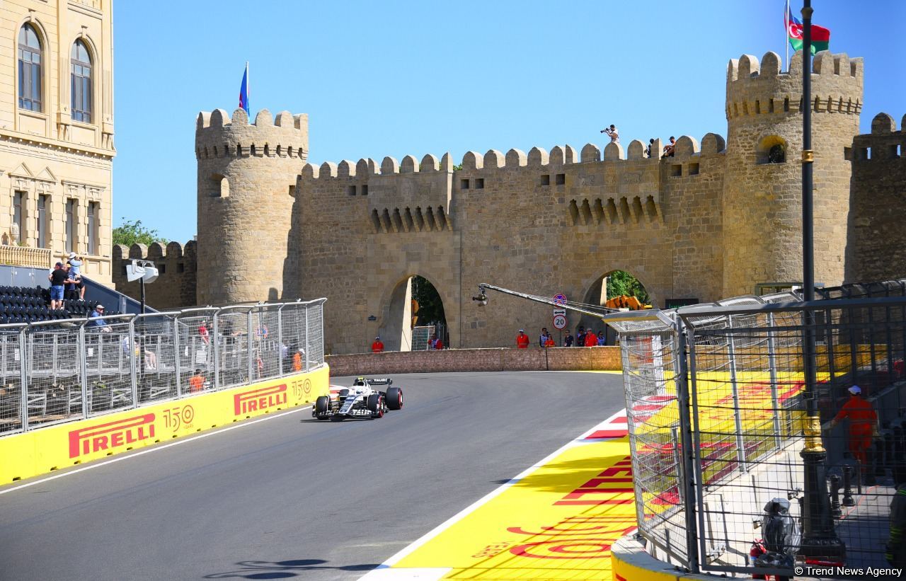 First practice session of F-1 drivers in Baku wraps up (PHOTO)