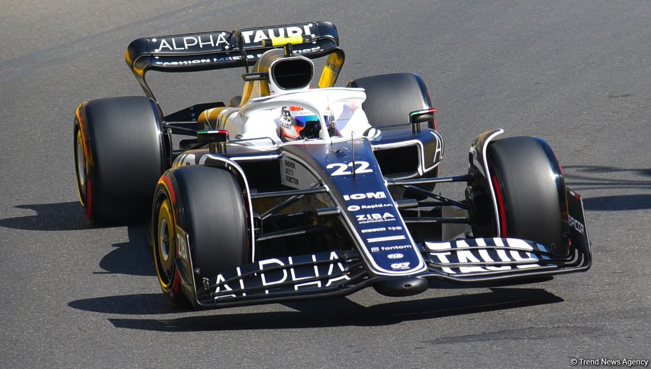 First practice session of F-1 drivers in Baku wraps up (PHOTO)